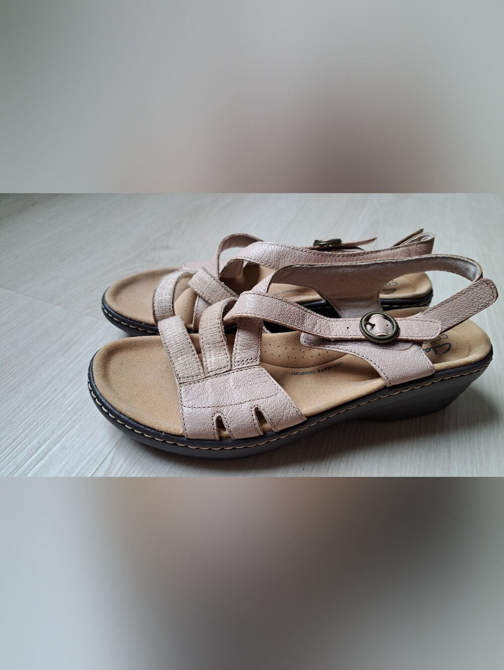 Size 8 Clarks Women's Blush Strappy Wedge Sandals